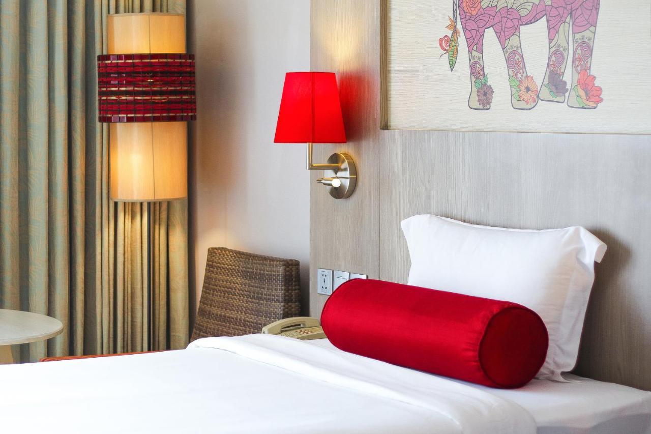 Ramada By Wyndham Phuket Deevana Patong Extérieur photo