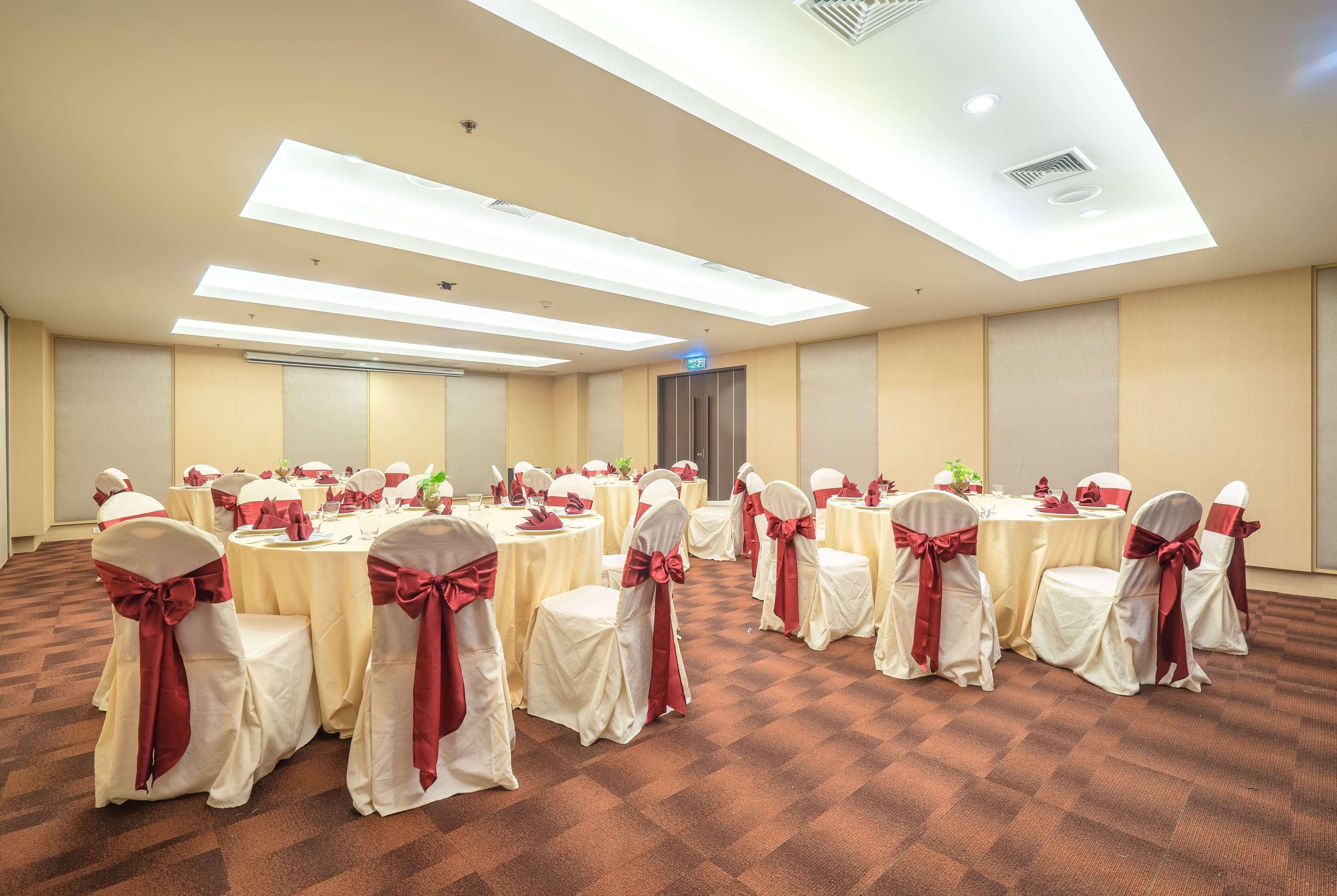 Ramada By Wyndham Phuket Deevana Patong Extérieur photo