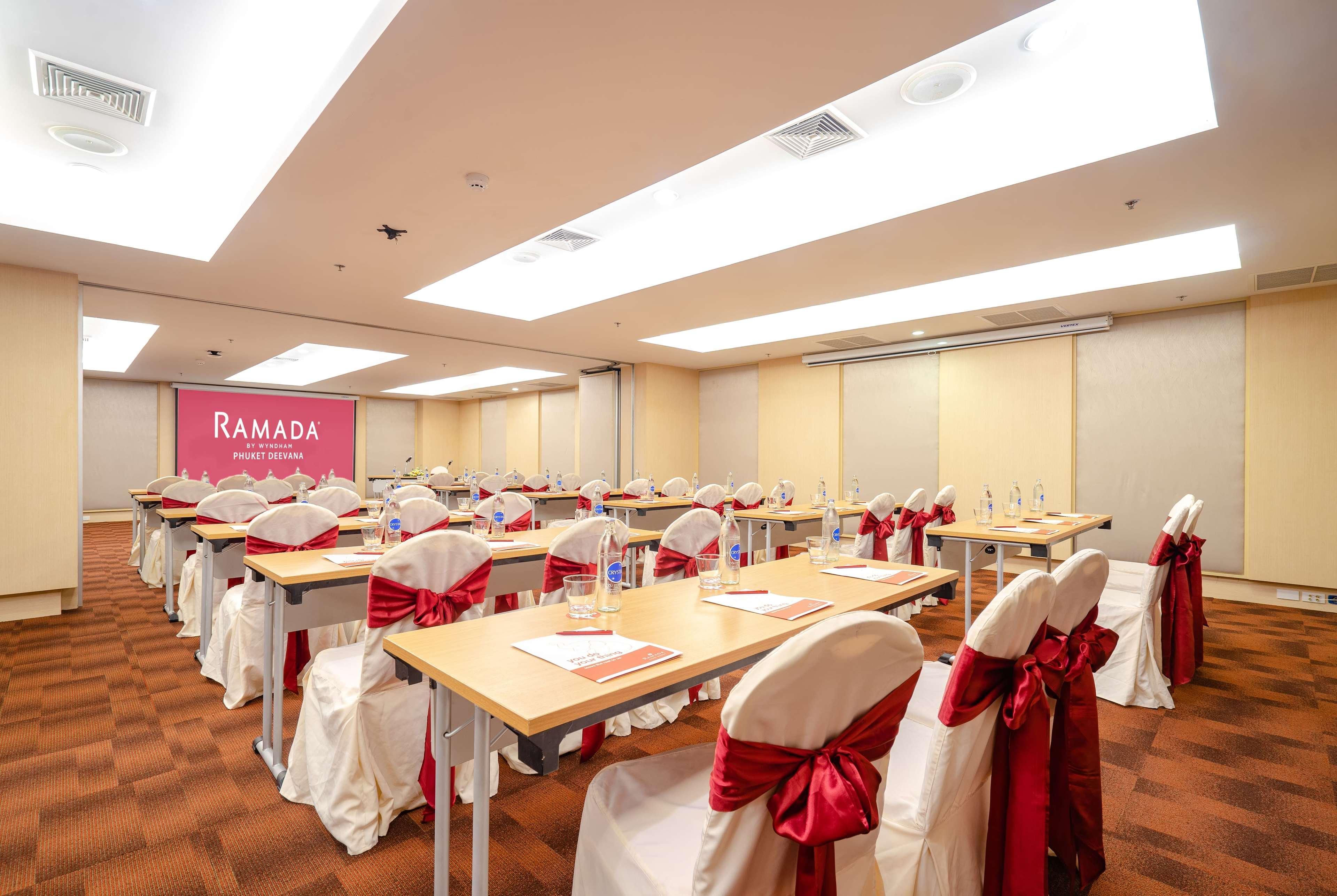 Ramada By Wyndham Phuket Deevana Patong Extérieur photo