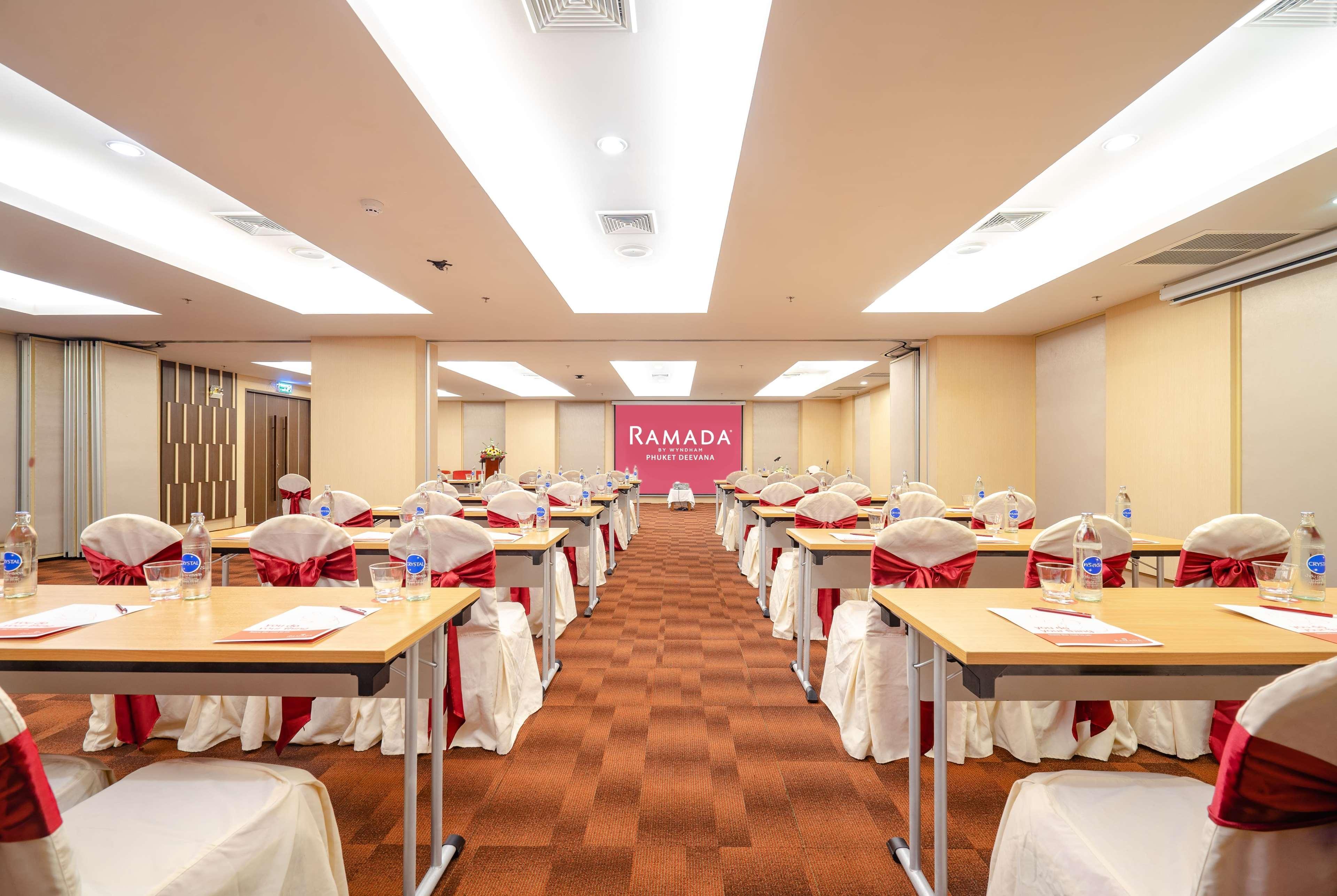 Ramada By Wyndham Phuket Deevana Patong Extérieur photo