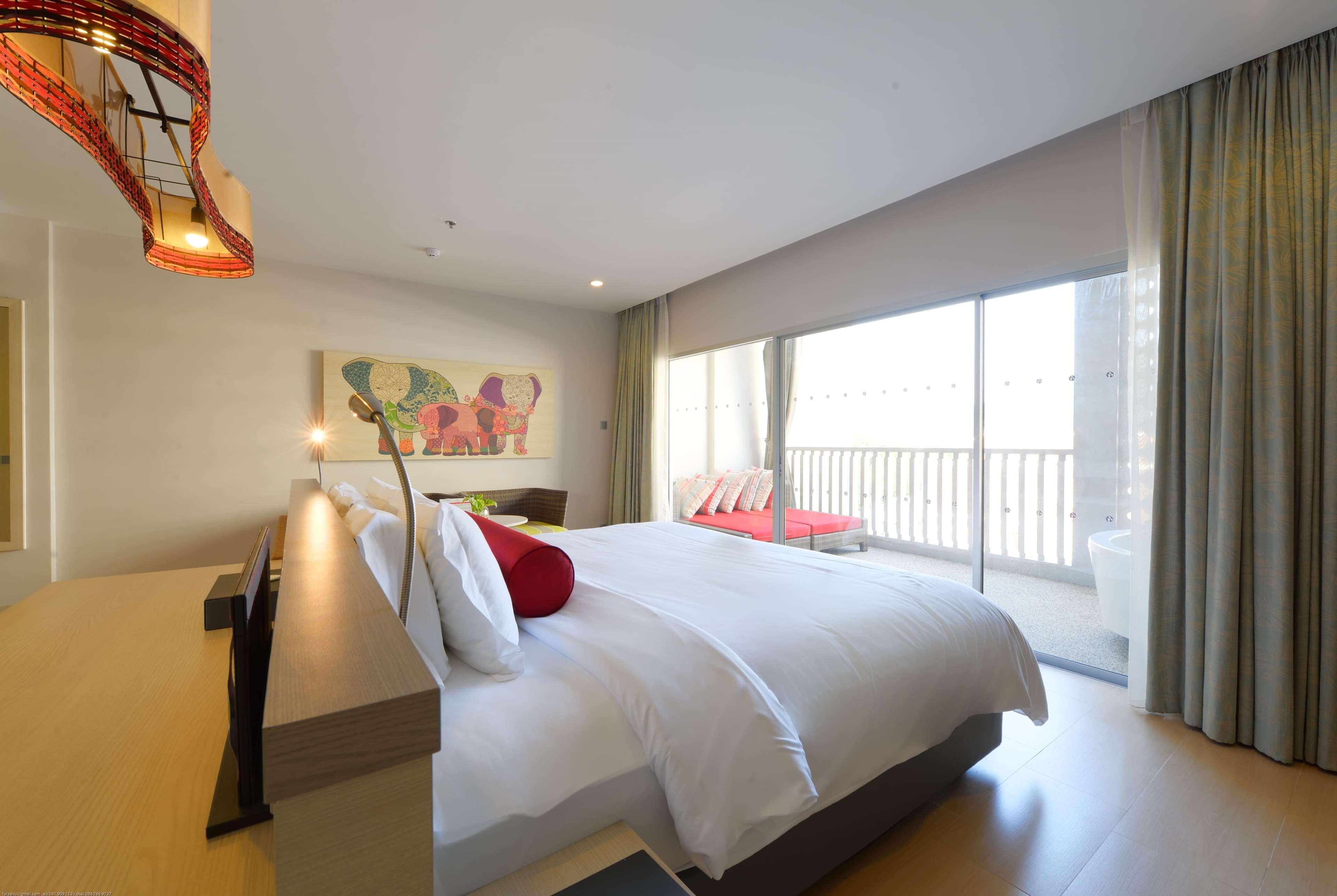 Ramada By Wyndham Phuket Deevana Patong Extérieur photo