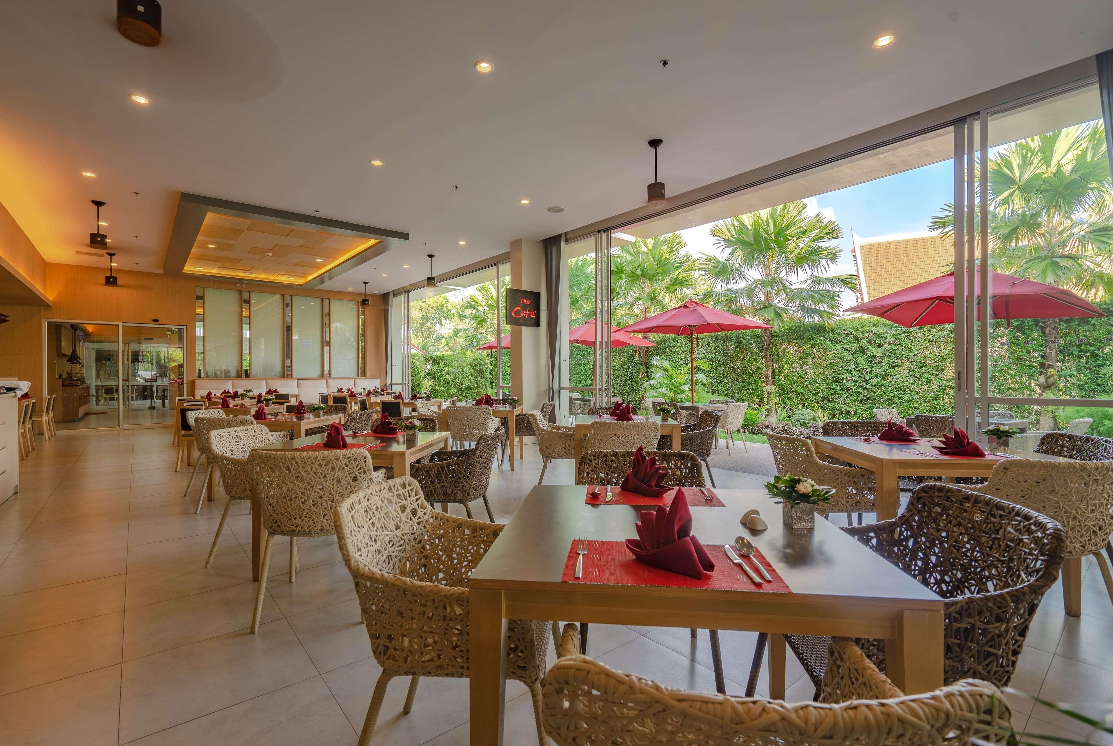 Ramada By Wyndham Phuket Deevana Patong Extérieur photo