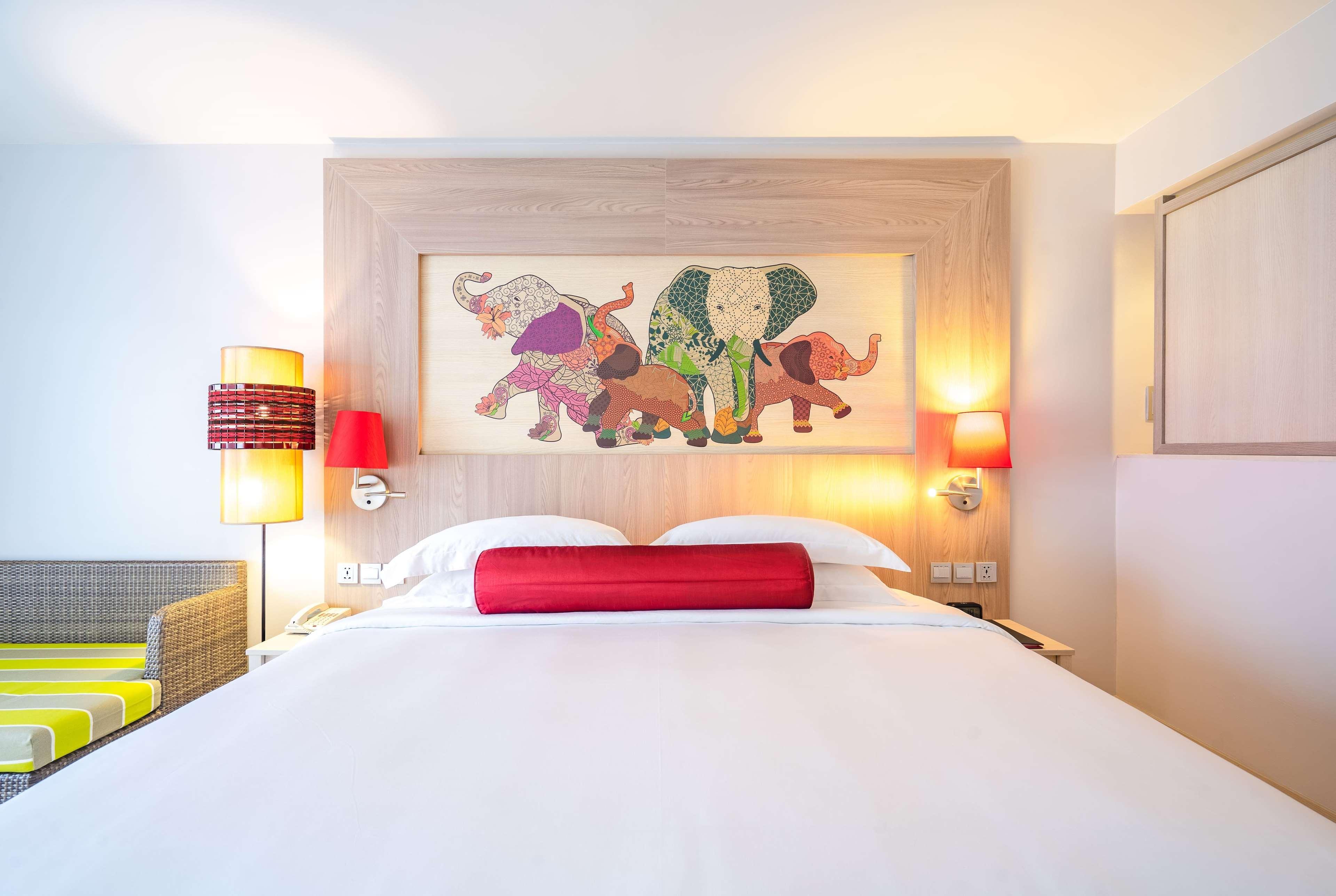 Ramada By Wyndham Phuket Deevana Patong Extérieur photo