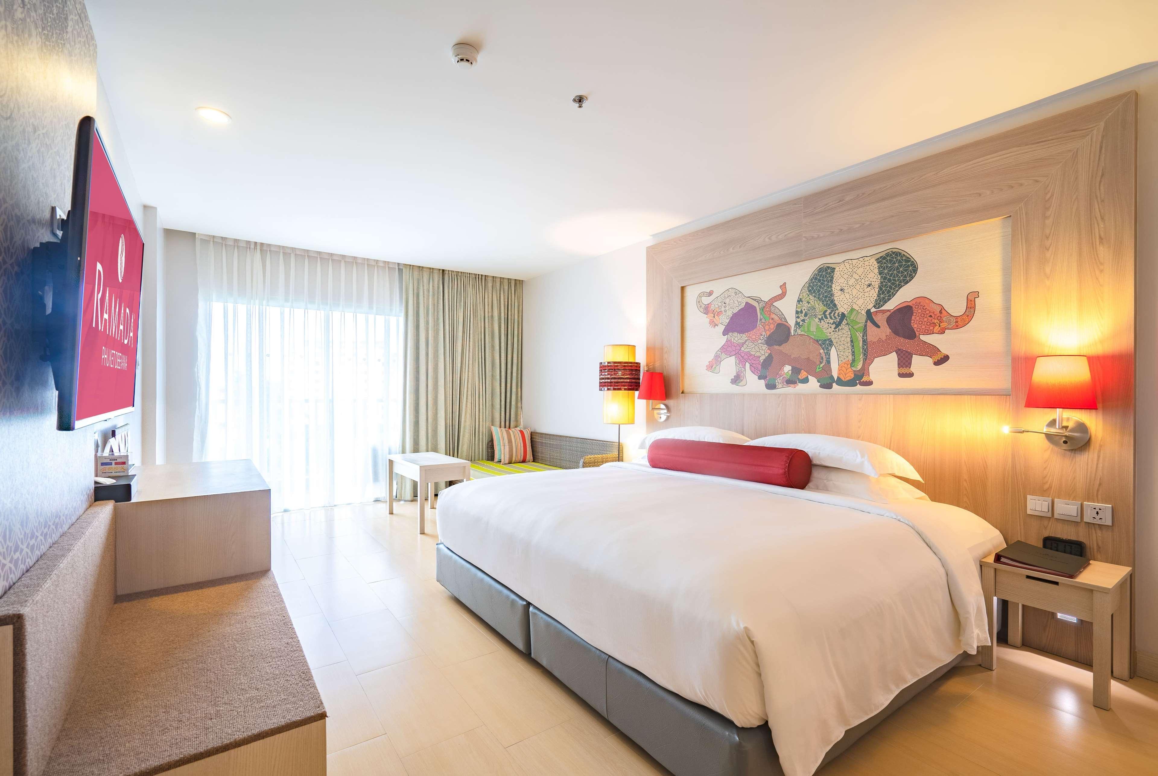 Ramada By Wyndham Phuket Deevana Patong Extérieur photo