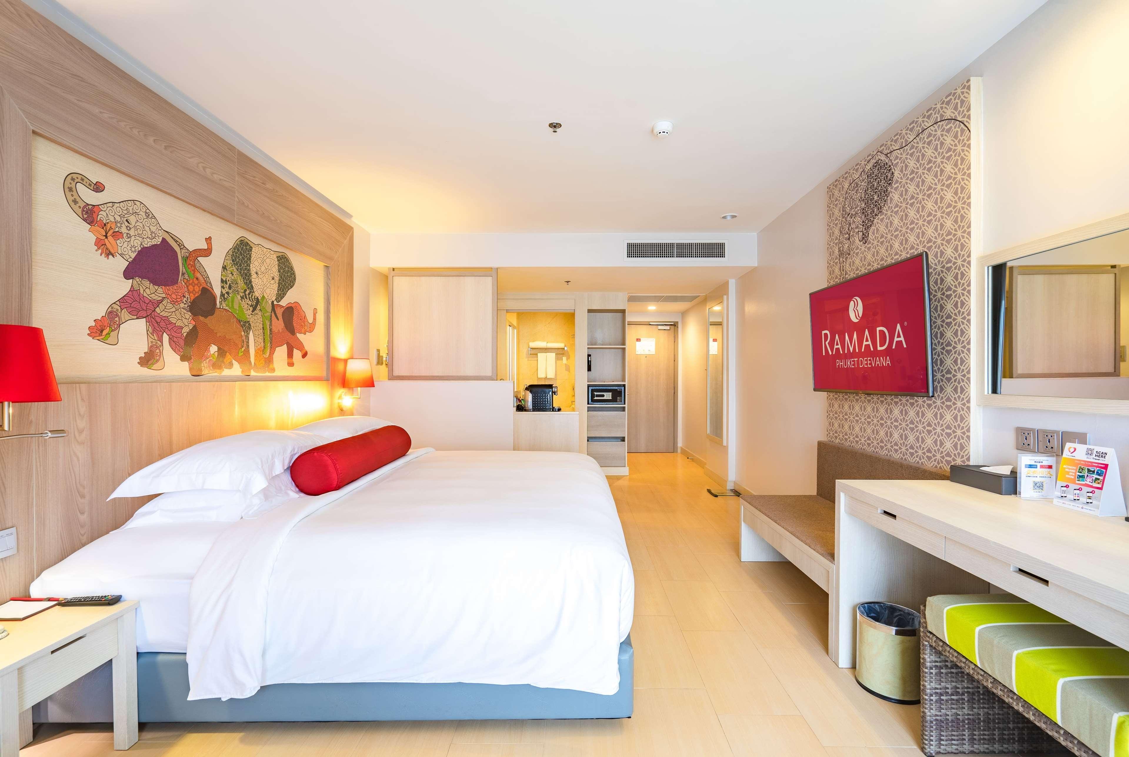 Ramada By Wyndham Phuket Deevana Patong Extérieur photo