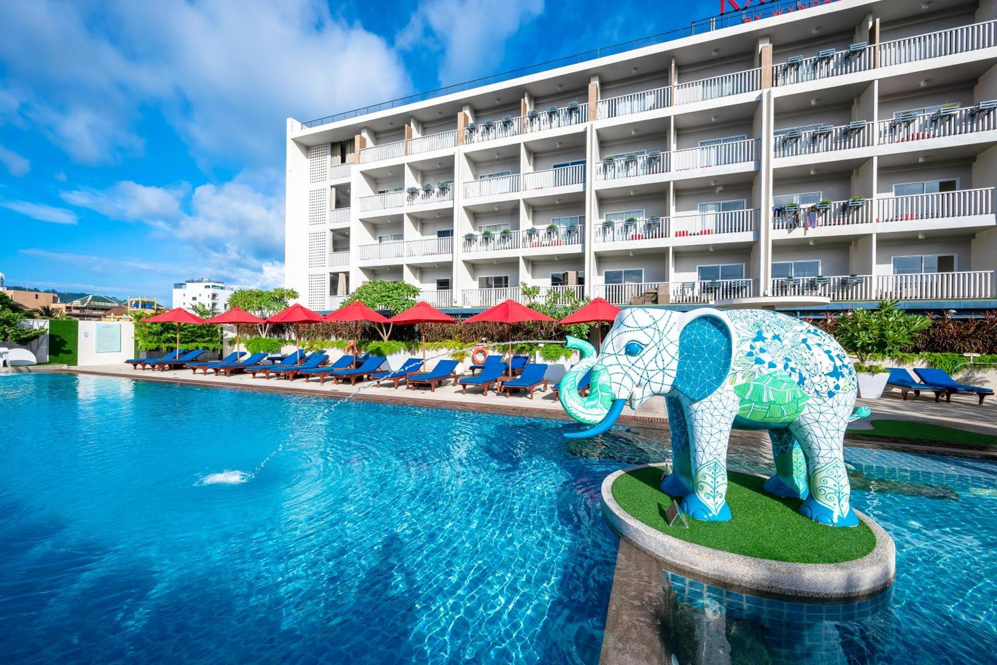 Ramada By Wyndham Phuket Deevana Patong Extérieur photo