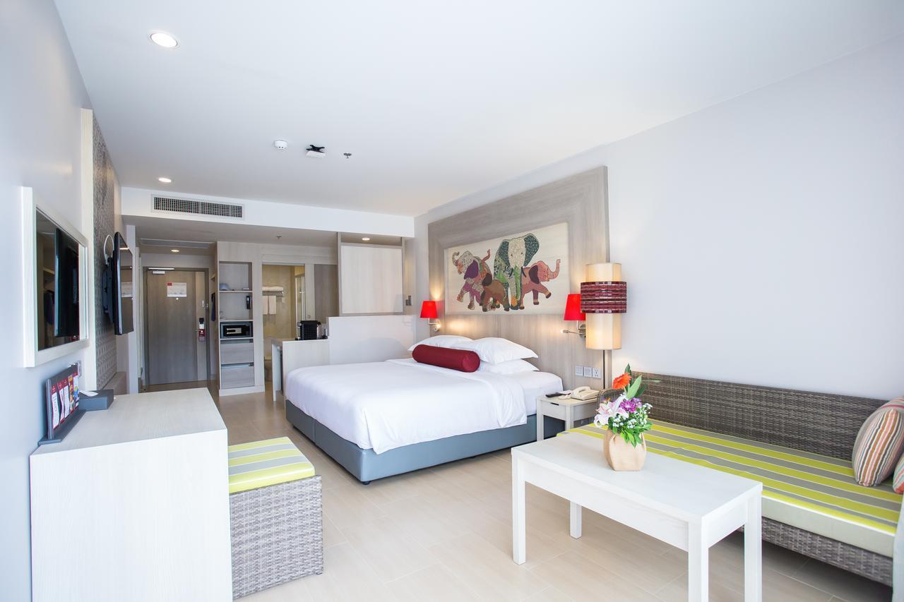 Ramada By Wyndham Phuket Deevana Patong Extérieur photo