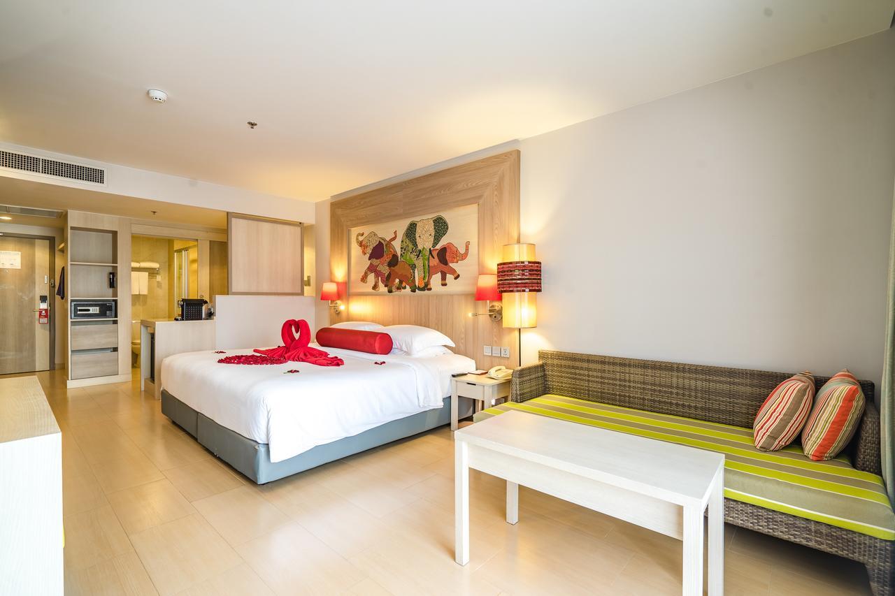 Ramada By Wyndham Phuket Deevana Patong Extérieur photo