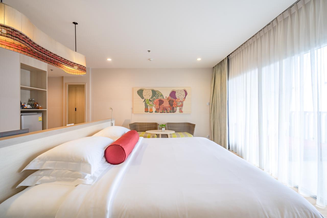 Ramada By Wyndham Phuket Deevana Patong Extérieur photo