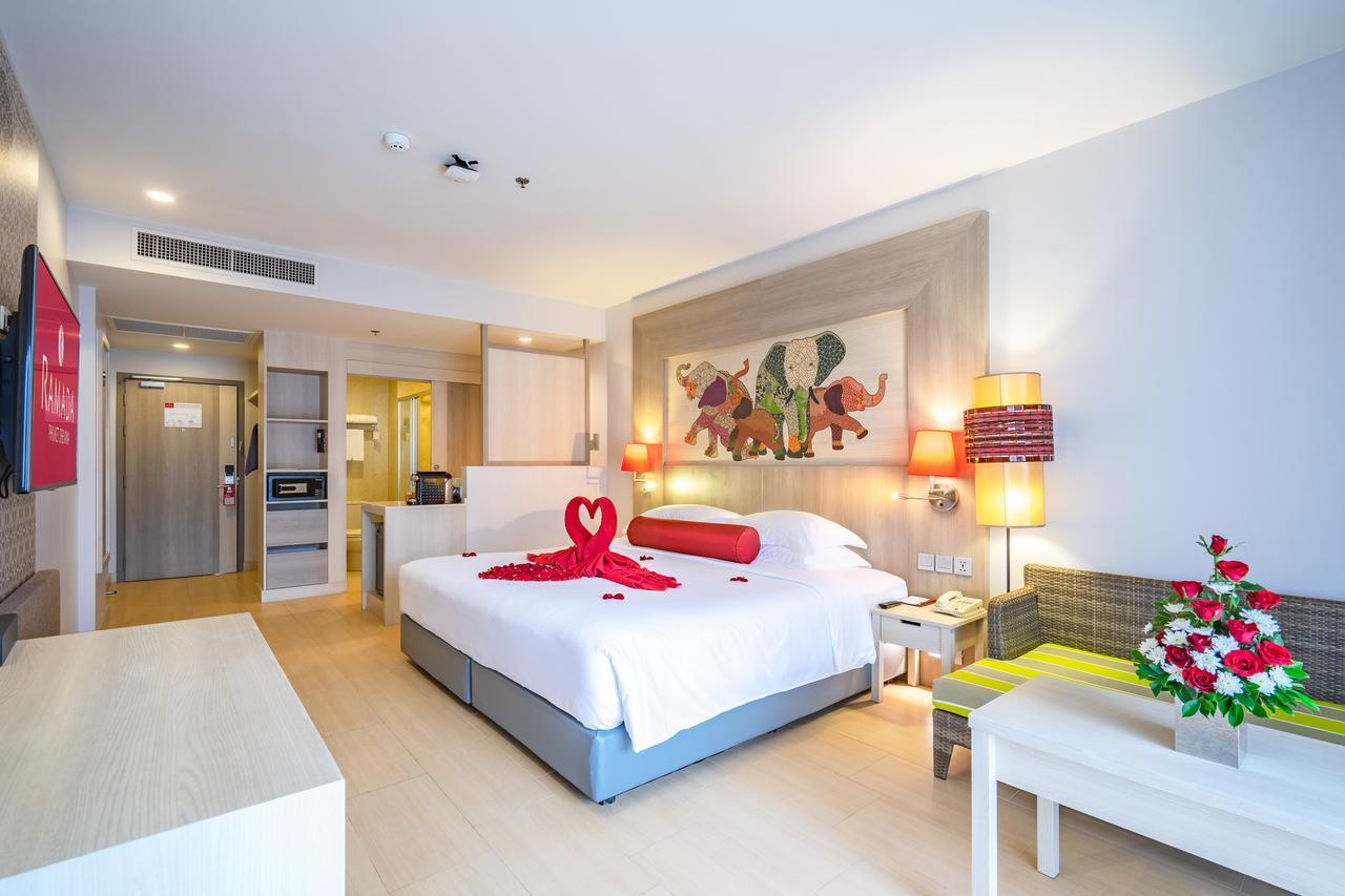 Ramada By Wyndham Phuket Deevana Patong Extérieur photo