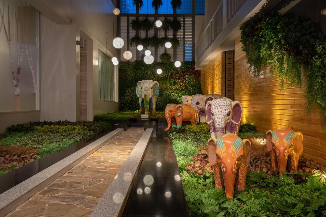 Ramada By Wyndham Phuket Deevana Patong Extérieur photo